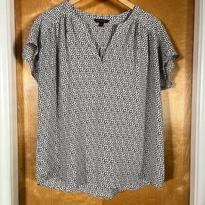 Banana Republic Black & White Printed V-Neck Flutter Sleeve Top